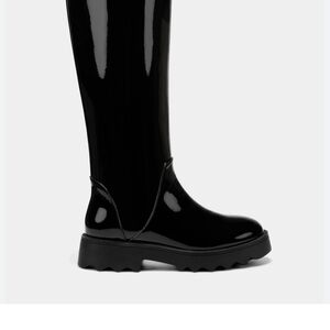 Sleek Black Women's Rain Boots